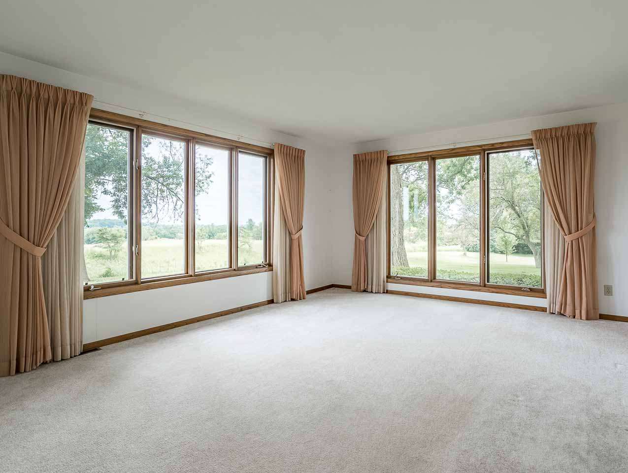 10208 Center Road Durand, IL 61024 - Photo 13 of 25 an empty room with windows and city view