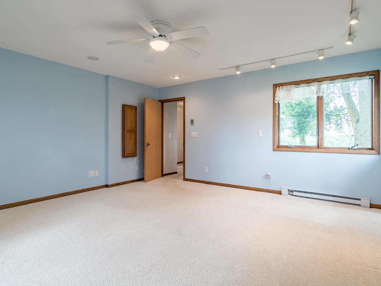 10208 Center Road Durand, IL 61024 - Photo 18 of 25 an empty room with windows and closet