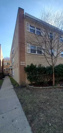 $1,975 | 1643 West Sherwin Avenue, Unit 2C, Chicago, IL 60626