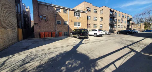 $1,975 | 1643 West Sherwin Avenue, Unit 2C, Chicago, IL 60626