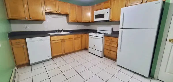 $1,975 | 1643 West Sherwin Avenue, Unit 2C, Chicago, IL 60626