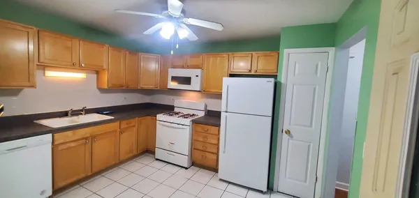 $1,975 | 1643 West Sherwin Avenue, Unit 2C, Chicago, IL 60626