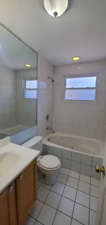 $1,975 | 1643 West Sherwin Avenue, Unit 2C, Chicago, IL 60626