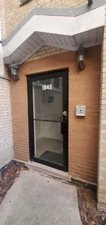 $1,975 | 1643 West Sherwin Avenue, Unit 2C, Chicago, IL 60626