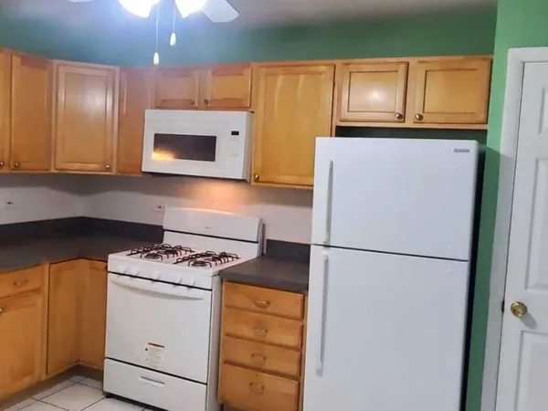 $1,975 | 1643 West Sherwin Avenue, Unit 2C, Chicago, IL 60626