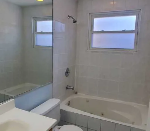 $1,975 | 1643 West Sherwin Avenue, Unit 2C, Chicago, IL 60626