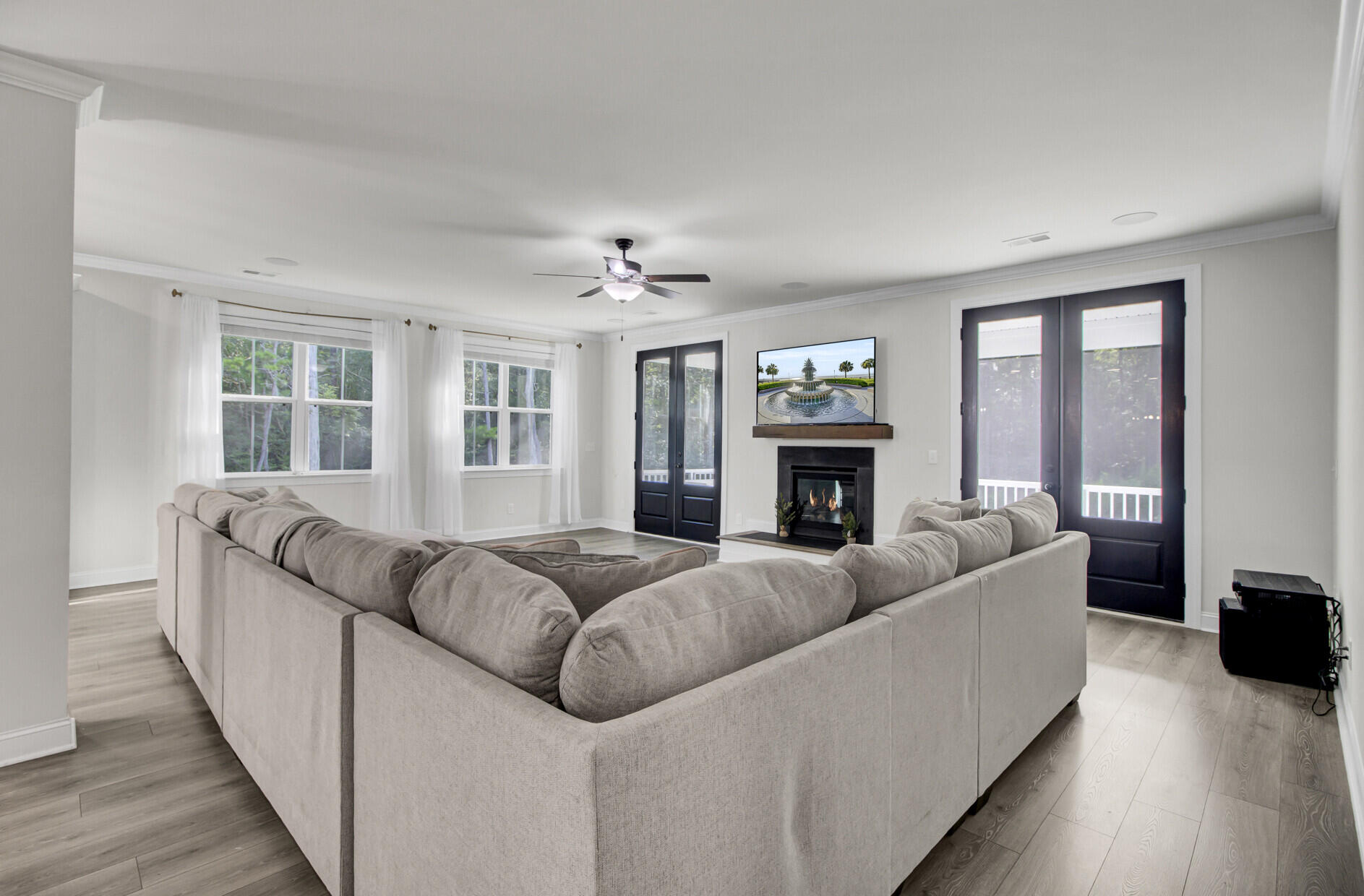 164 Boots Branch Road Summerville, SC 29485 - Photo 20 of 43 Living Room with access to rear porch