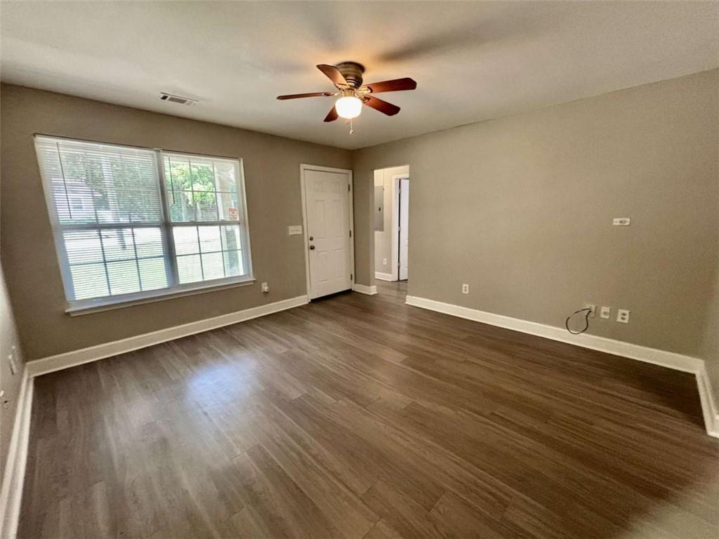 2595 Elliott Street Northwest Atlanta, GA 30318 - Photo 7 of 27