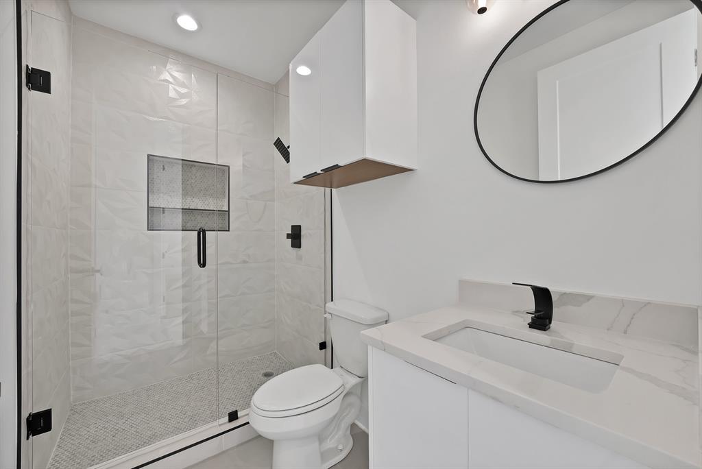 443 Whispering Way Red Oak, TX 75154 - Photo 21 of 36 a bathroom with a sink a toilet and a mirror