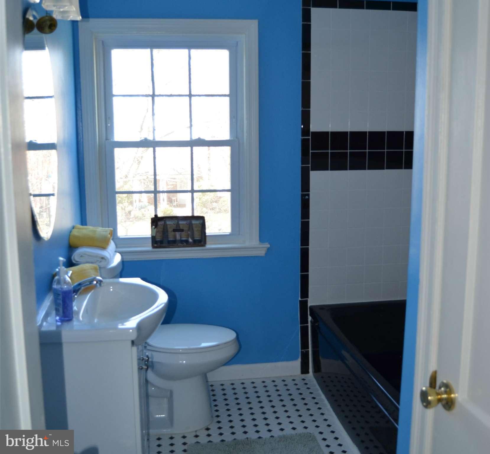 1201 Northview Road Baltimore, MD 21218 - Photo 13 of 25 Bath/ upstairs
