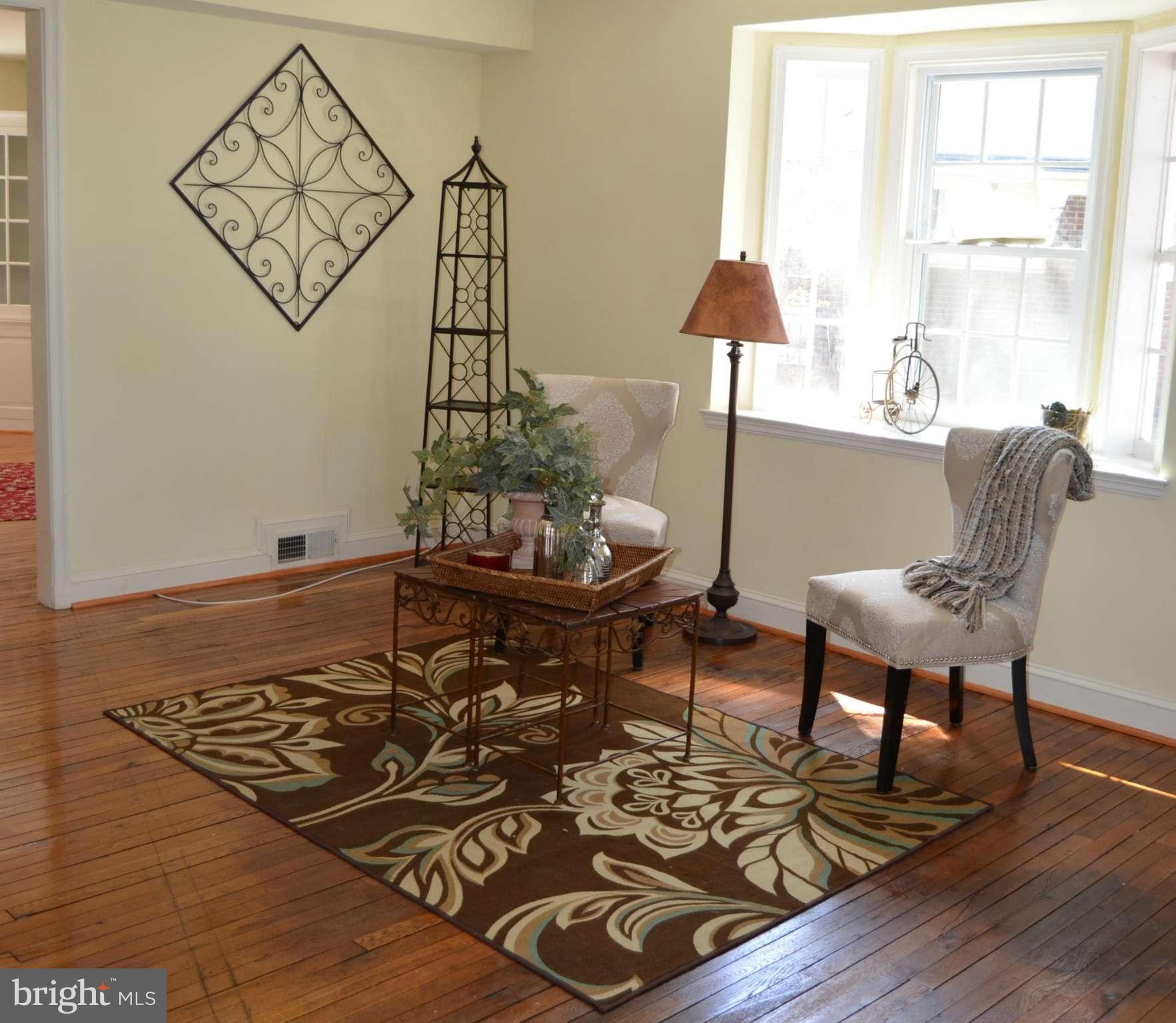 1201 Northview Road Baltimore, MD 21218 - Photo 4 of 25 Living Room