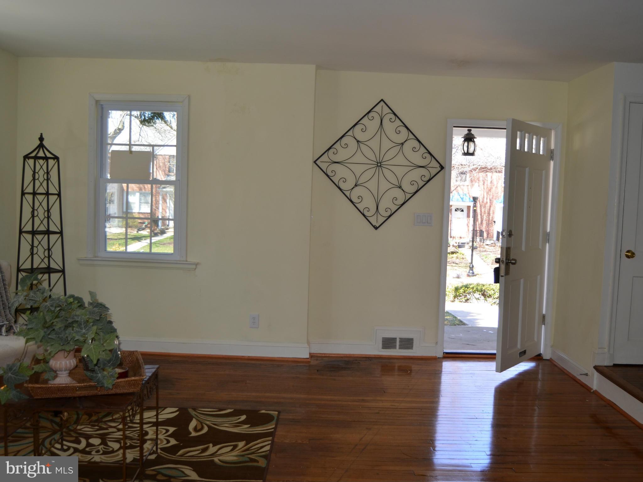 1201 Northview Road Baltimore, MD 21218 - Photo 10 of 25 Living Room