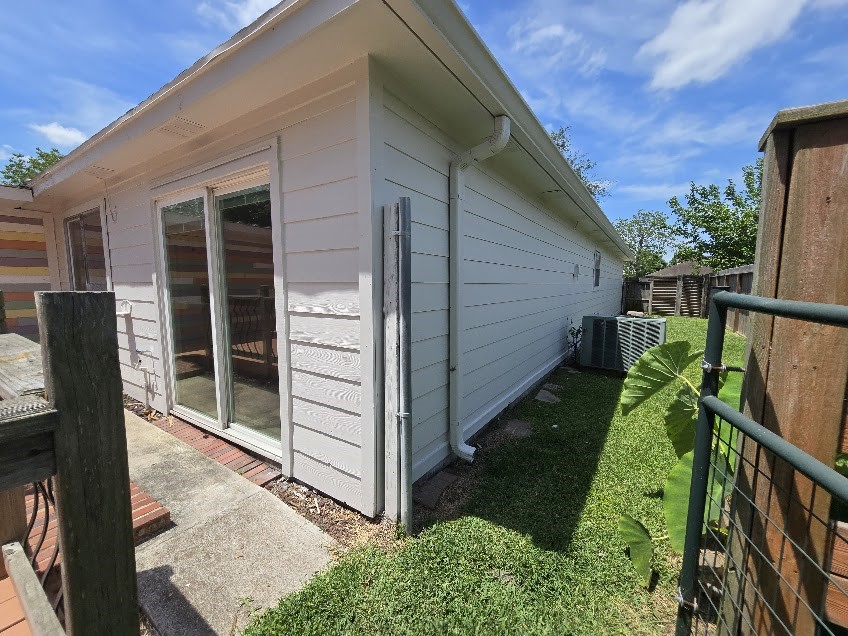 1110 Greencroft Street Channelview, TX 77530 - Photo 20 of 24 a backyard of a house with lots of green space