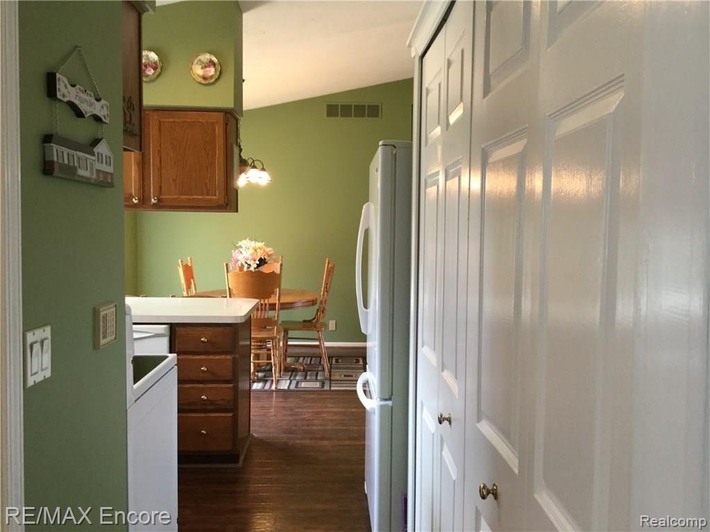 8722 Eaton Road Davisburg, MI 48350 - Photo 10 of 28 kitchen dining.jpg
