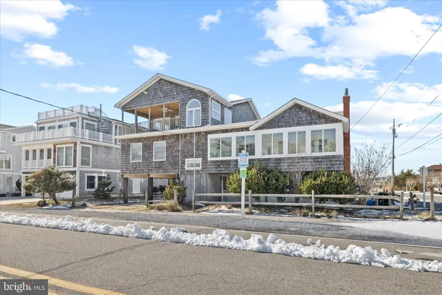 $4,000,000 | 83 North Atlantic Avenue, Bethany Beach, DE 19930