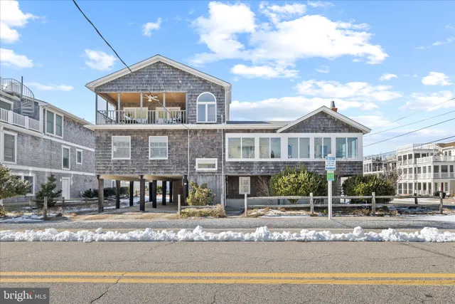 $4,000,000 | 83 North Atlantic Avenue, Bethany Beach, DE 19930