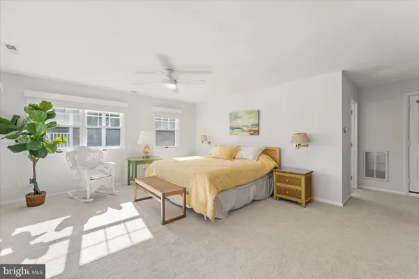 a view of livingroom with furniture and entryway