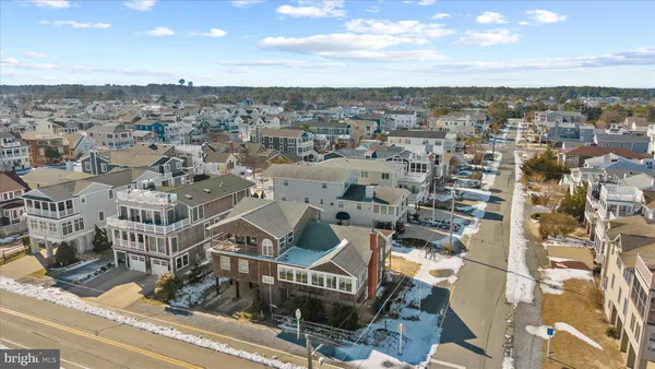 $4,000,000 | 83 North Atlantic Avenue, Bethany Beach, DE 19930