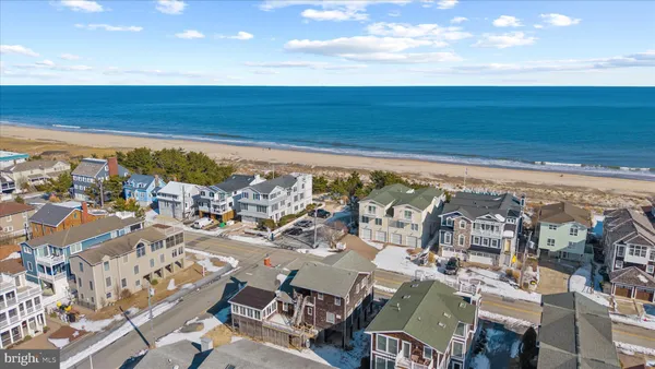 $4,000,000 | 83 North Atlantic Avenue, Bethany Beach, DE 19930