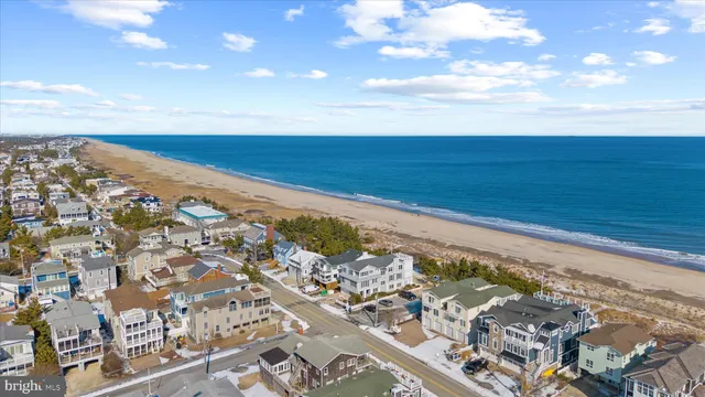 $4,000,000 | 83 North Atlantic Avenue, Bethany Beach, DE 19930