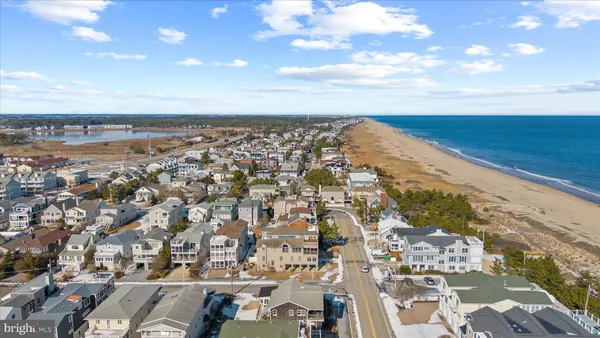 $4,000,000 | 83 North Atlantic Avenue, Bethany Beach, DE 19930