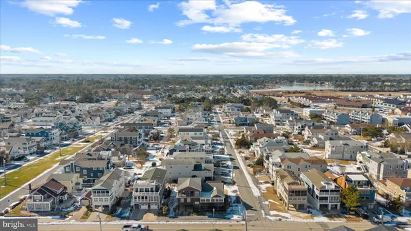 $4,000,000 | 83 North Atlantic Avenue, Bethany Beach, DE 19930