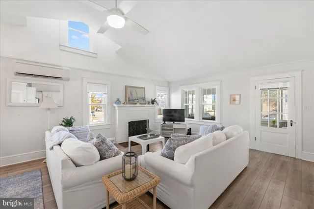 $4,000,000 | 83 North Atlantic Avenue, Bethany Beach, DE 19930