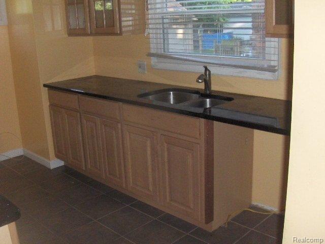 14592 Greenview Road Detroit, MI 48223 - Photo 9 of 15 Picture 410