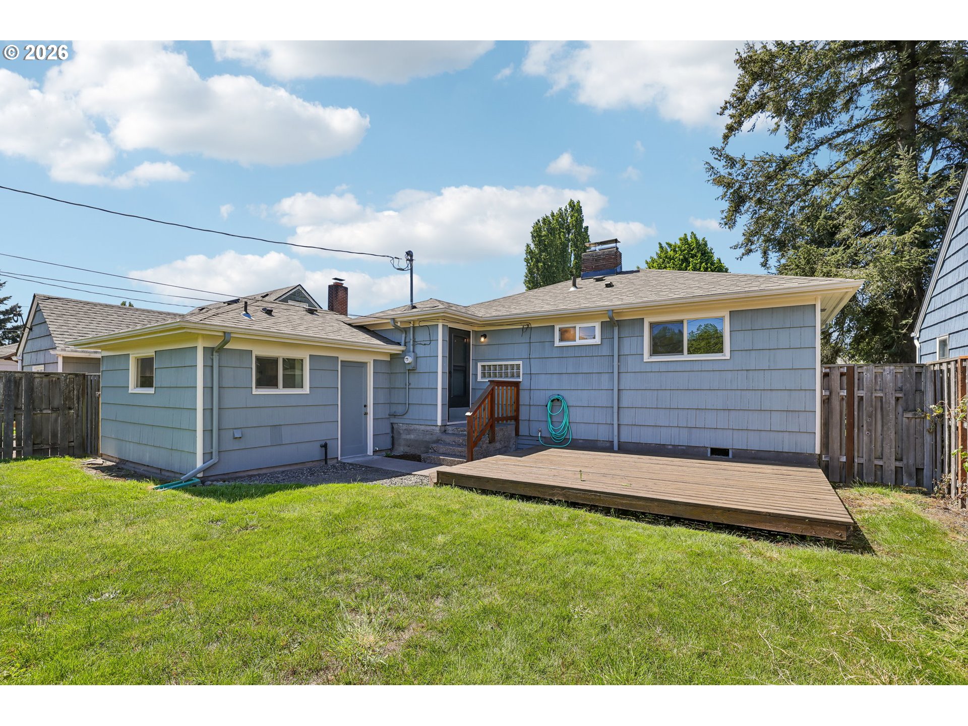 536 28th Avenue Longview, WA 98632 - Photo 23 of 27 a view of front of a house with a yard