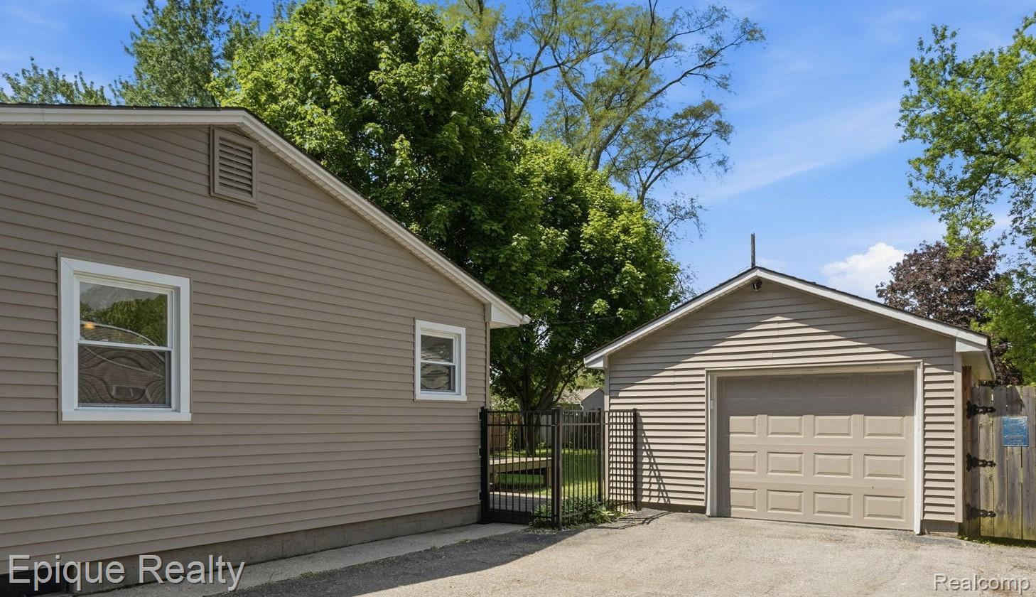 2624 Harrison Avenue Rochester, MI 48307 - Photo 21 of 27 22-web-or-mls-Harrison (101 of 125) Mark Thomas Hubble.jpg