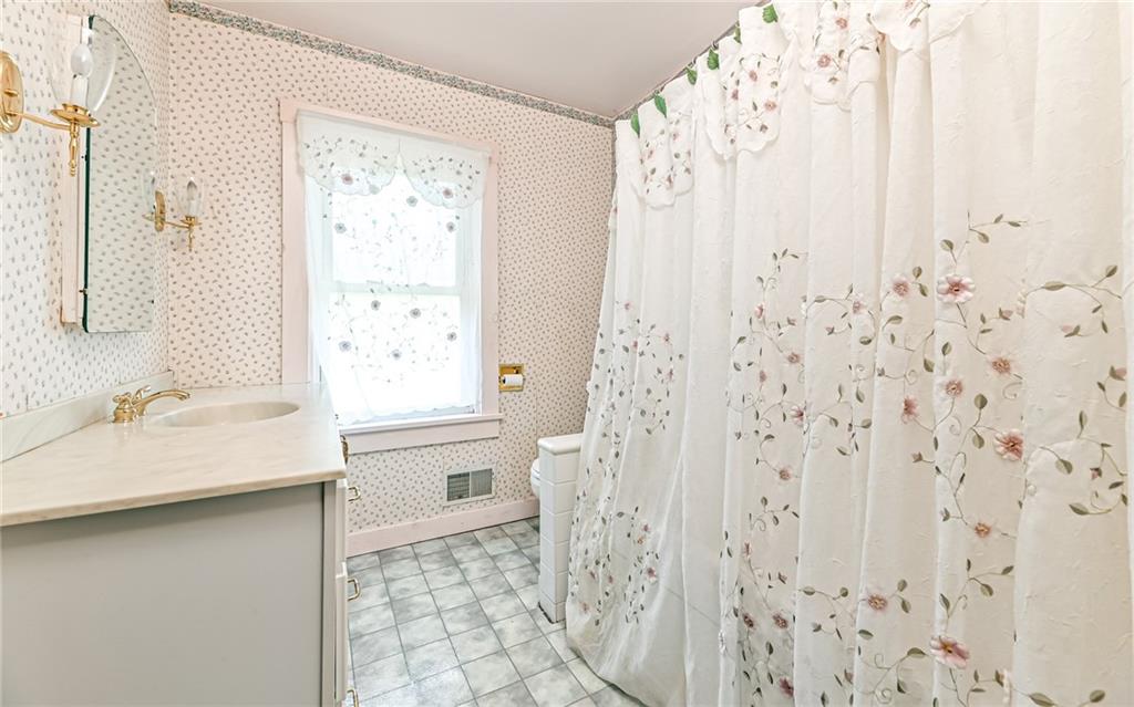2343 Rochester Road Pittsburgh, PA 15237 - Photo 13 of 20 Gallery Image 13