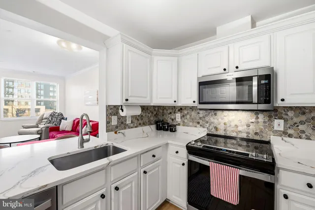 $207,000 | 23 Pierside Drive, Unit 315, Baltimore, MD 21230