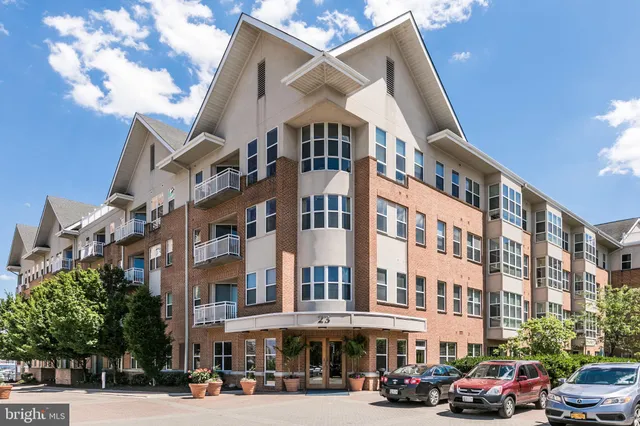 $207,000 | 23 Pierside Drive, Unit 315, Baltimore, MD 21230