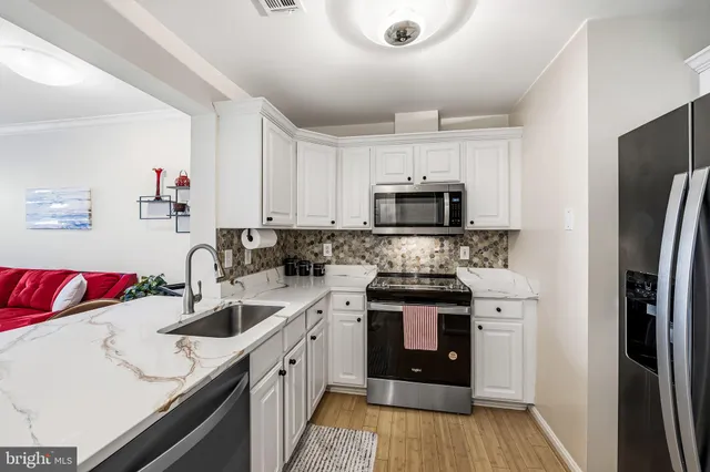 $207,000 | 23 Pierside Drive, Unit 315, Baltimore, MD 21230