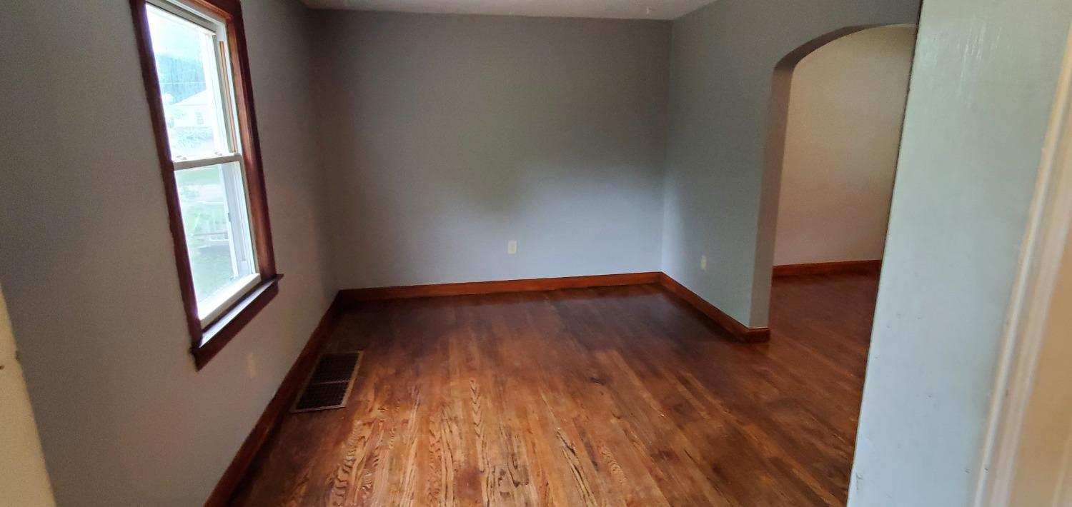 2416 West Galbraith Road Cincinnati, OH 45239 - Photo 5 of 13 Gallery Image 5