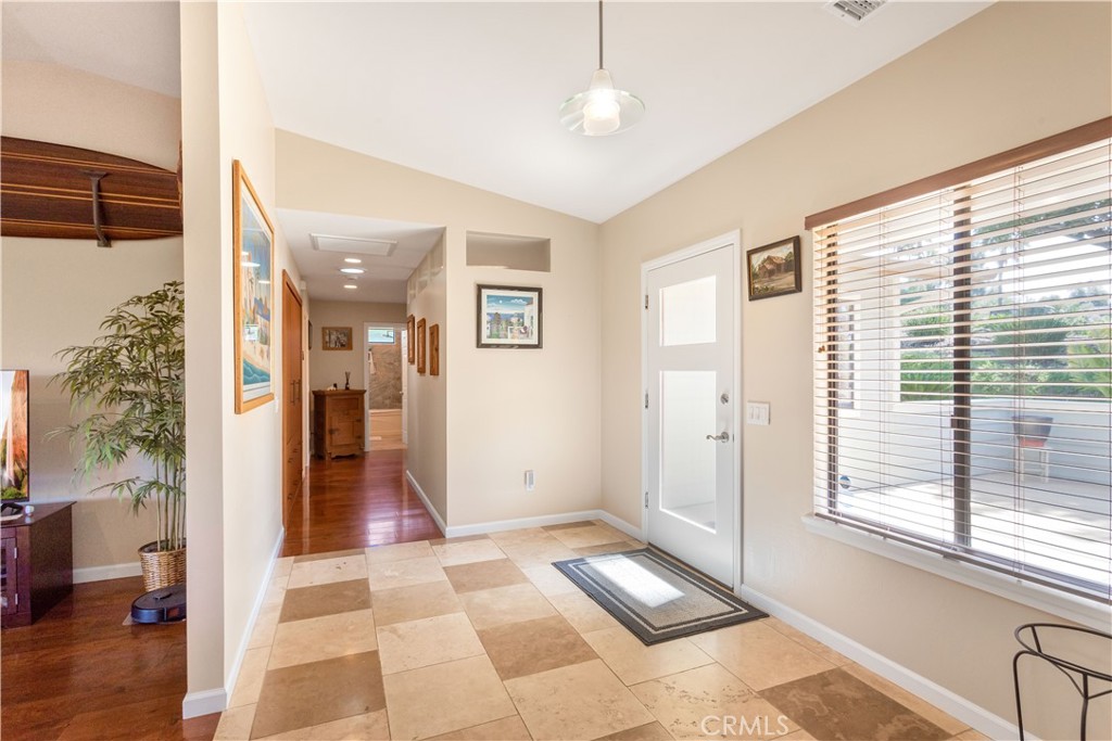 1691 Pepper Tree Place Fallbrook, CA 92028 - Photo 5 of 51 Entry