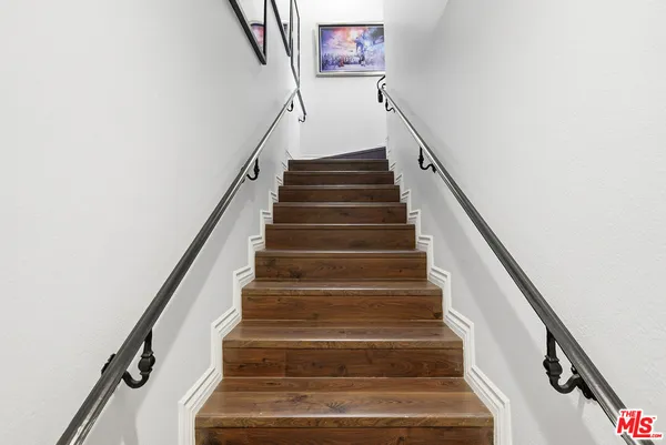 $640,000 | 4466 Coldwater Canyon Avenue, Unit 205, Studio City, CA 91604