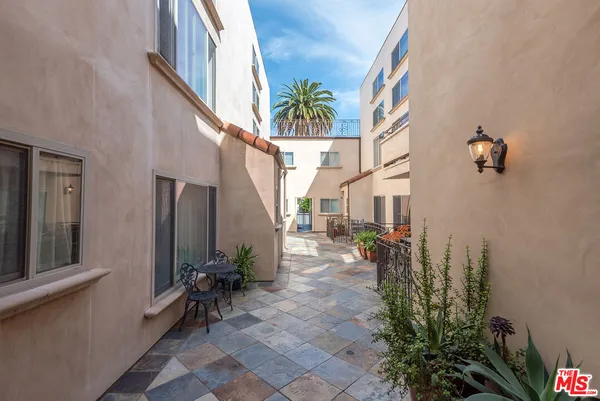 $640,000 | 4466 Coldwater Canyon Avenue, Unit 205, Studio City, CA 91604