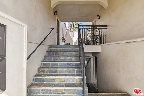 $640,000 | 4466 Coldwater Canyon Avenue, Unit 205, Studio City, CA 91604