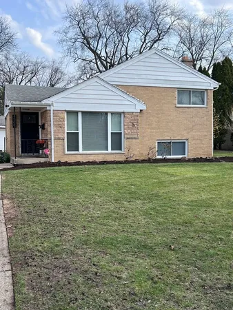 $3,800 | 2200 Old Glenview Road, Wilmette, IL 60091