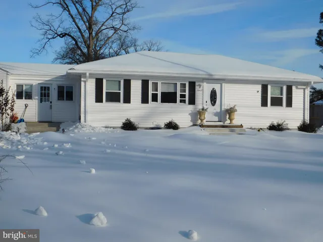 $2,900 | 6421 Inwood Drive, Springfield, VA 22150