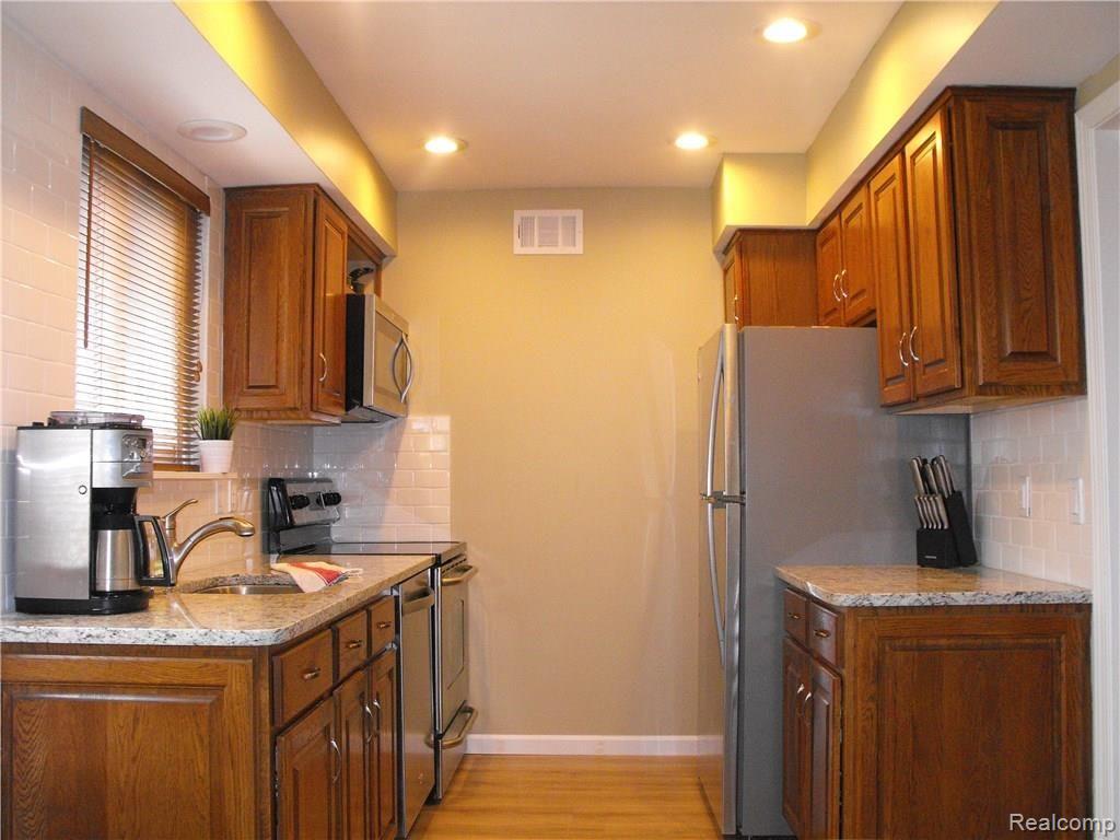 402 Baldwin Avenue Rochester, MI 48307 - Photo 12 of 40