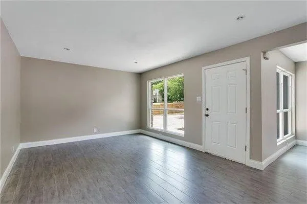 $1,900 | 2706 Mulford Cove, Unit B, Austin, TX 78741