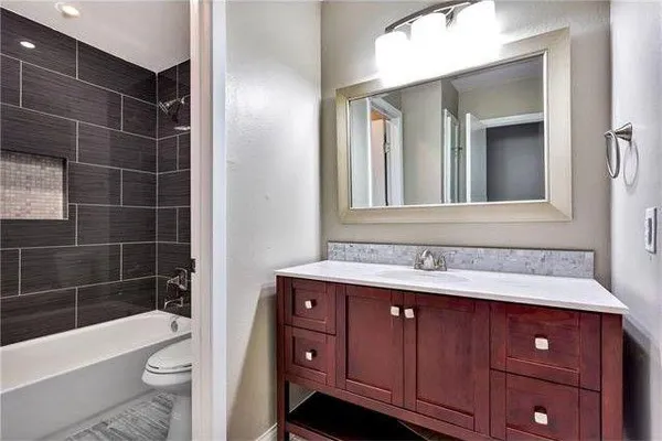 $1,900 | 2706 Mulford Cove, Unit B, Austin, TX 78741