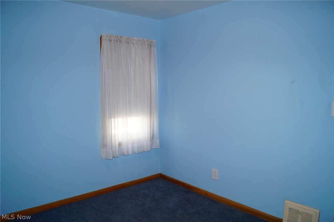 1479 Sheffield Road Cleveland, OH 44121 - Photo 10 of 35