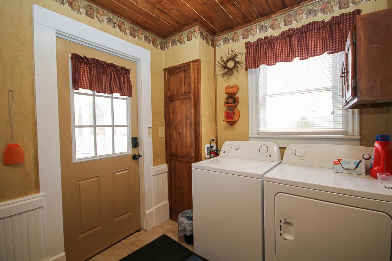 323 Main Street Blanchard, MI 49310 - Photo 13 of 55 1896876-12.JPG