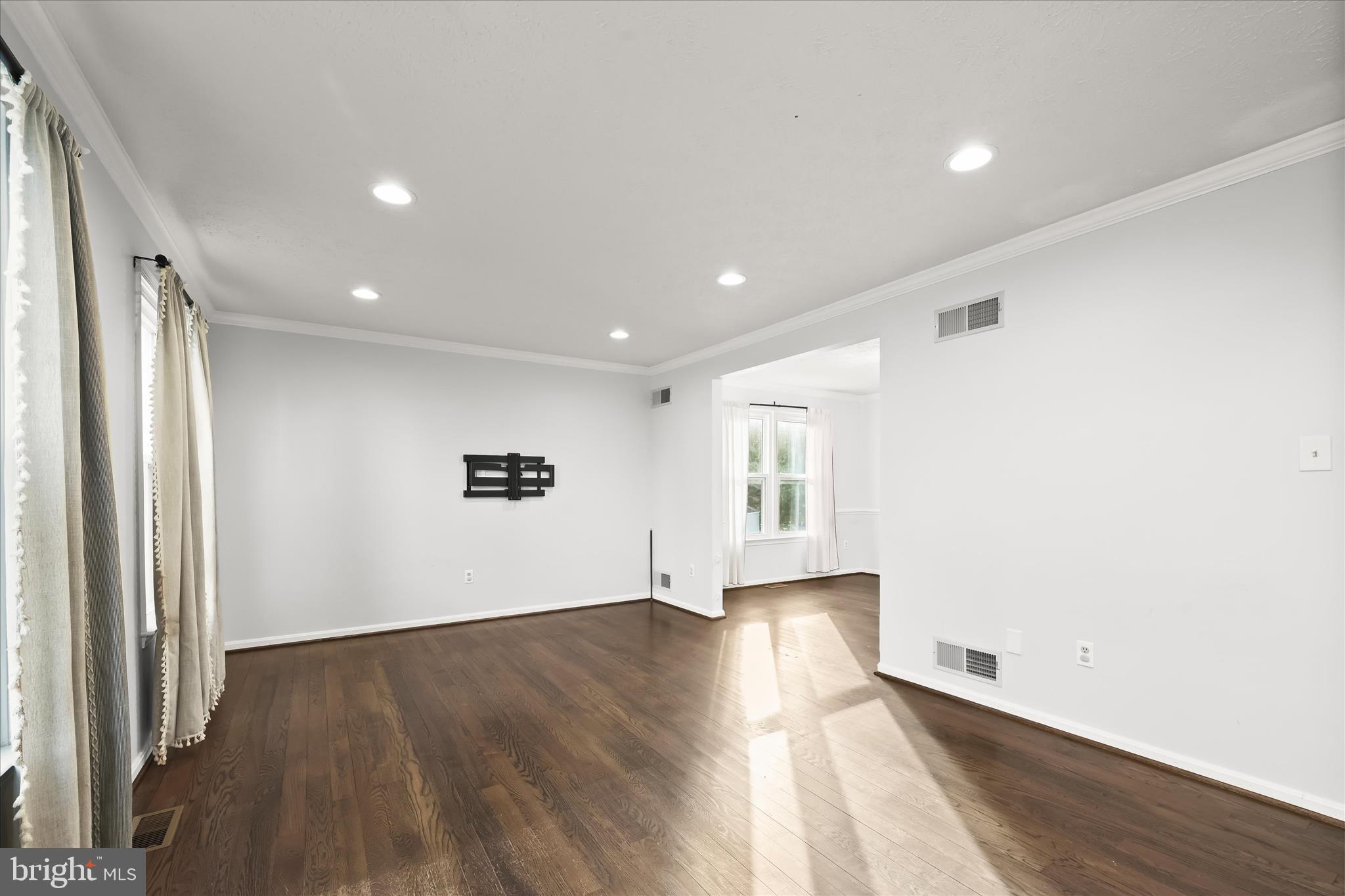 6184 Sawyer Road New Market, MD 21774 - Photo 4 of 60 Living Room