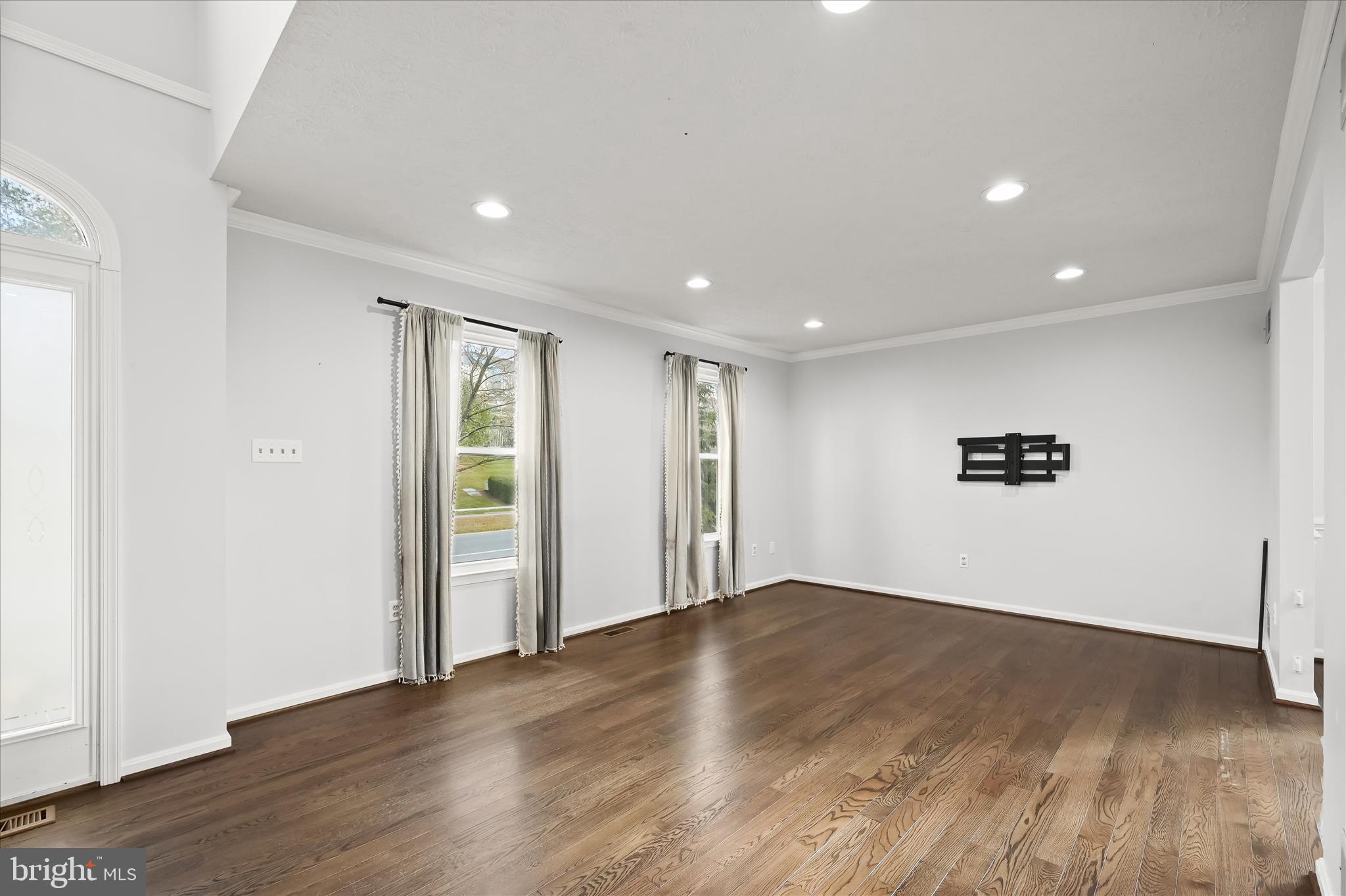 6184 Sawyer Road New Market, MD 21774 - Photo 5 of 60 Living Room