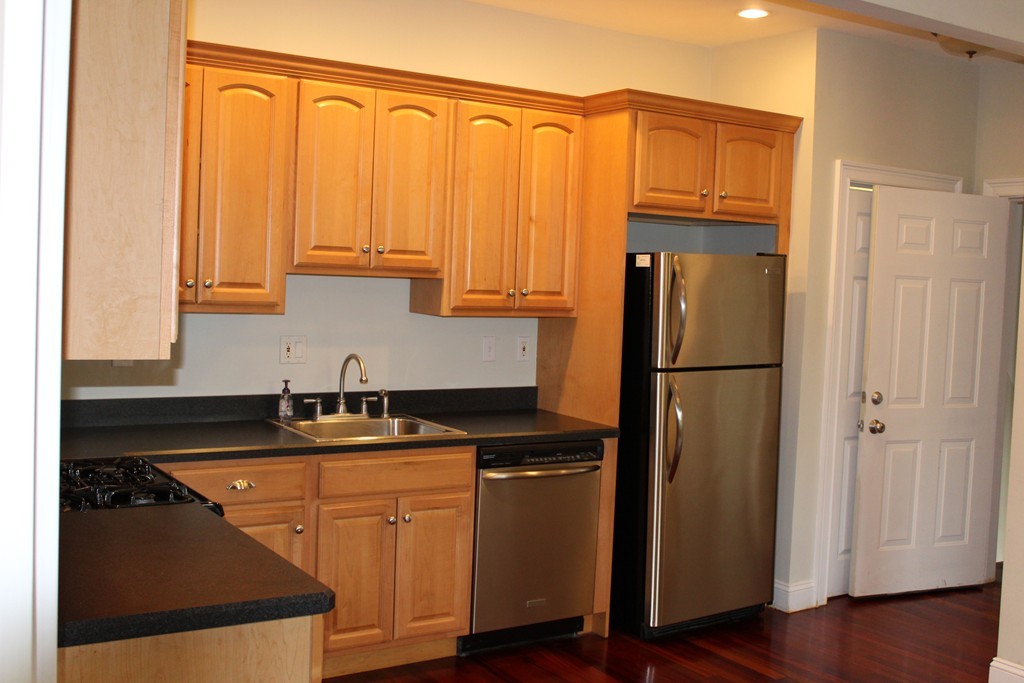 582 East 4th Street, Unit 2 Boston, MA 02127 - Photo 5 of 10