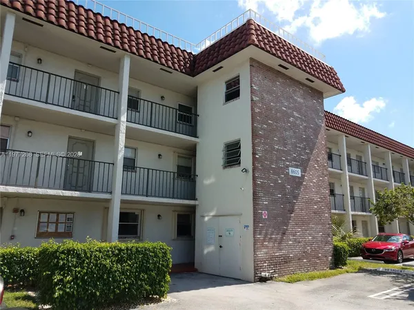 $1,925 | 8605 West Sample Road, Unit 111, Coral Springs, FL 33065